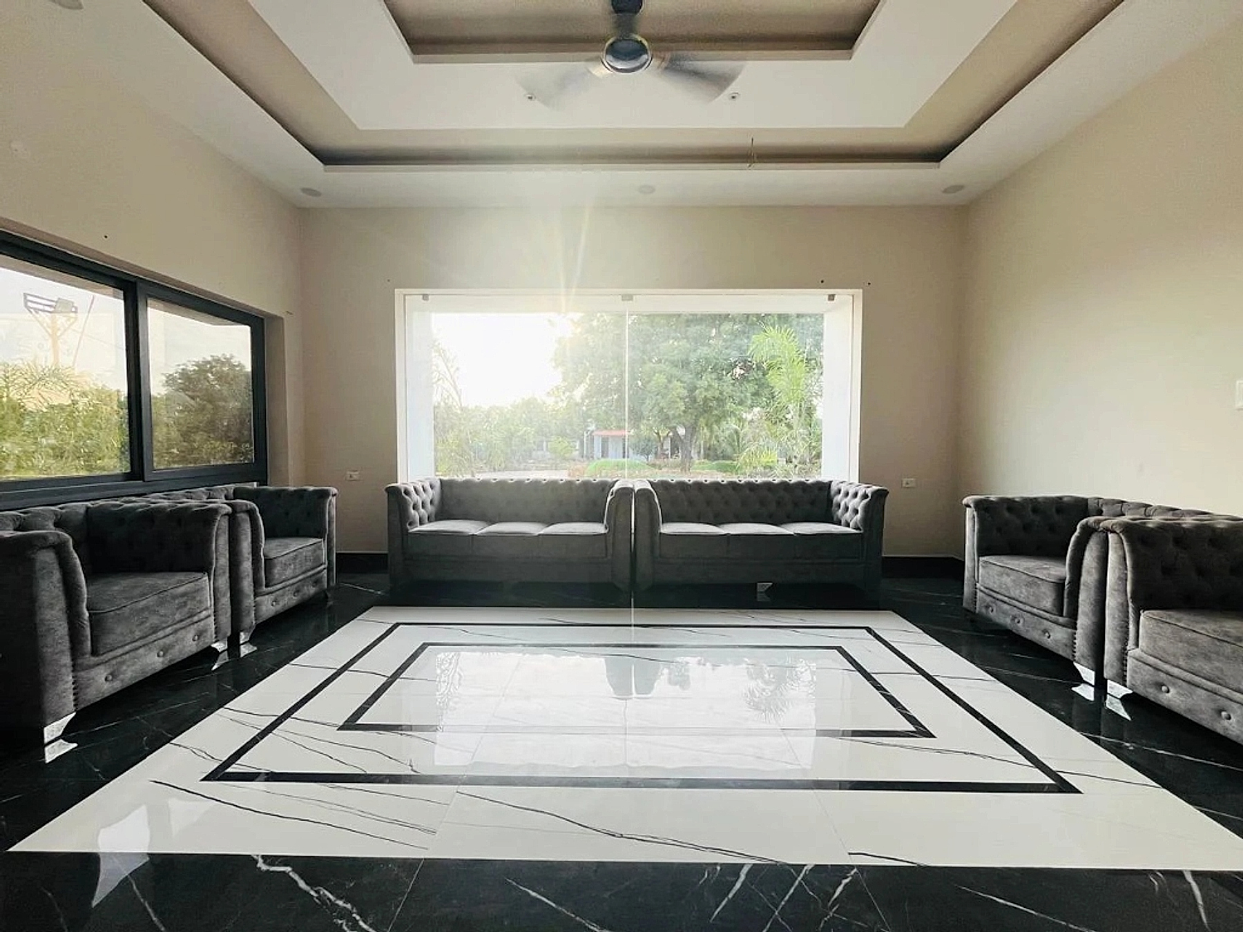 Luxury Sitting Lounge